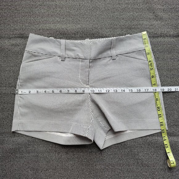 Striped Seersucker Shorts 4P - Picture 11 of 16